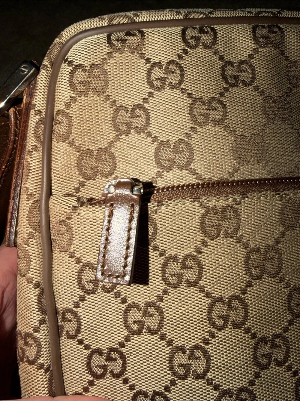 Gucci compact messenger